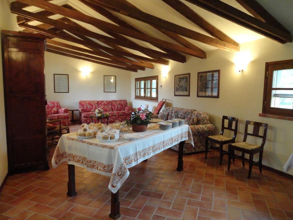 Agriturismo Santa Maria Bressanoro Castelleone Bagian luar foto